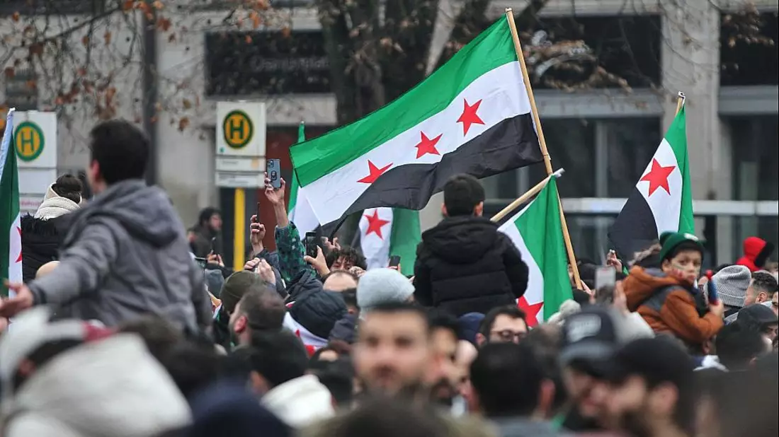 Syrer in Deutschland feiern den Sturz von Assad in Syrien am 08.12.2024 - Bild: über dts Nachrichtenagentur