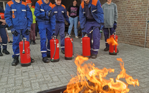 FW-KLE: Feuerwehrhelden von Morgen: Spannende Ausbildung von Brandschutzhelfern in der Jugendfeuerwehr Bedburg-Hau - Foto: presseportal.de