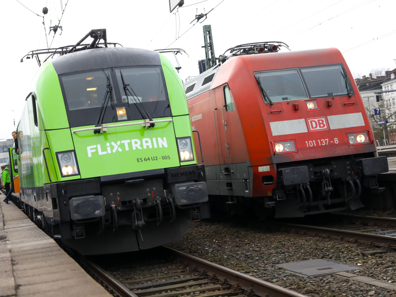 Die Deutsche Bahn und Flixtrain landen in dem Ranking auf Platz 16 beziehungsweise 20. (Archivbild) - Foto: Christian Charisius/dpa