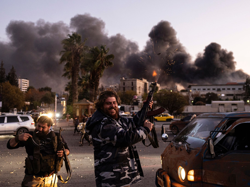 In Syrien mischt sich feierliche Stimmung mit Sorge vor neuer Gewalt im Land. - Foto: Ugur Yildirim/DIA Photo/AP/dpa