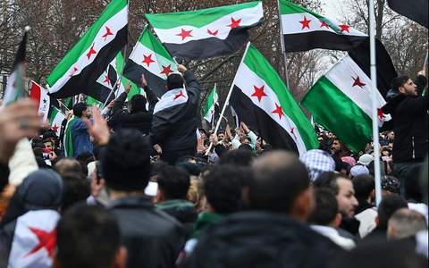 Syrer in Deutschland feiern den Sturz von Assad in Syrien am 08.12.2024 - Foto: über dts Nachrichtenagentur