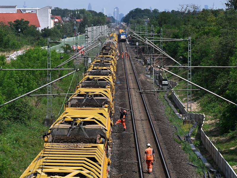 Der Bundesrechnungshof moniert auch, das Verkehrsministerium habe es versäumt, eine sachgerechte Erfolgskontrolle zur Generalsanierung zu fordern. (Symbolbild) - Foto: Arne Dedert/dpa