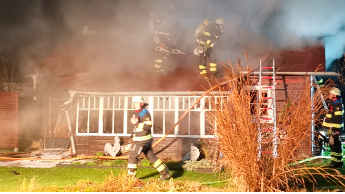 FW-M: Gartenhütte in Flammen (Großhadern) - Foto: presseportal.de