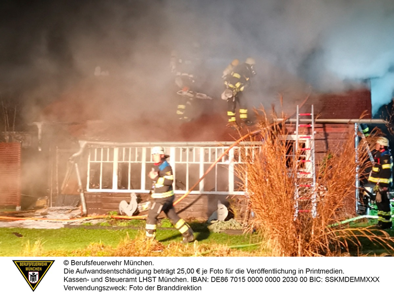 FW-M: Gartenhütte in Flammen (Großhadern) - Foto: presseportal.de