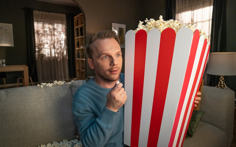 So geht Fernsehen.: Comedian Ralf Schmitz entdeckt in der neuen HD+ Kampagne, wie einfach HD+ modernen Fernsehgenuss macht - Foto: presseportal.de So geht Fernsehen.: Comedian Ralf Schmitz entdeckt in der neuen HD+ Kampagne, wie einfach HD+ modernen Fernsehgenuss macht - Foto: presseportal.de