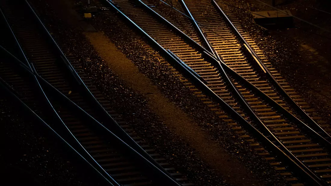 Wie viele andere Branchen sucht auch die Bahn-Industrie händeringend Personal.  - Bild: Fabian Sommer/dpa