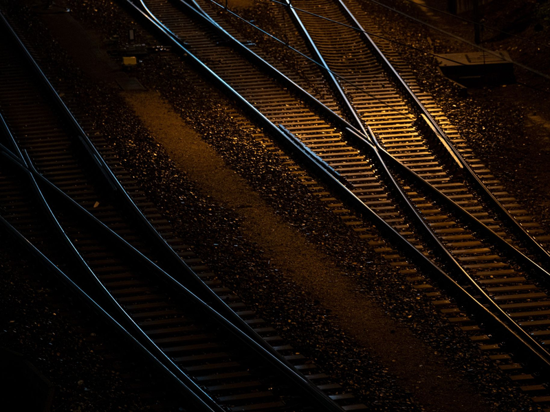 Wie viele andere Branchen sucht auch die Bahn-Industrie händeringend Personal.  - Foto: Fabian Sommer/dpa