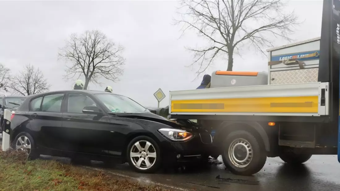 POL-HX: Auffahrunfall verursacht - Fahrer ohne Führerschein - Bild: presseportal.de