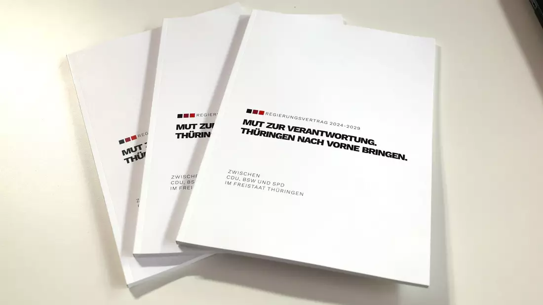 Nun hat auch die SPD dem Dreierbündnis zugestimmt. (Archivbild) - Bild: Bodo Schackow/dpa