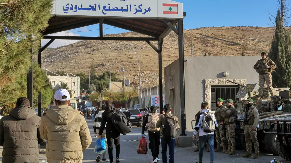 Schon wenige Stunden nach dem Ende der Assad-Herrschaft machen sich Flüchtlinge aus den Nachbarstaaten Libanon, Jordanien und Türkei auf den Weg zurück in die Heimat. - Bild: Marwan Naamani/dpa