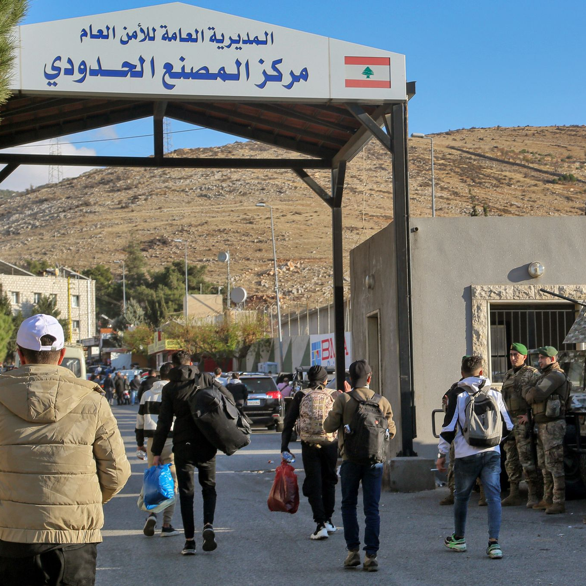 Schon wenige Stunden nach dem Ende der Assad-Herrschaft machen sich Flüchtlinge aus den Nachbarstaaten Libanon, Jordanien und Türkei auf den Weg zurück in die Heimat. - Foto: Marwan Naamani/dpa