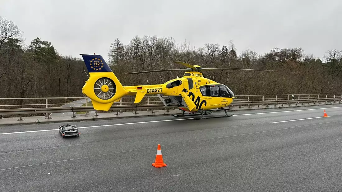 FW Helmstedt: Verkehrsunfall, eingeklemmte Person BAB2 - Bild: presseportal.de