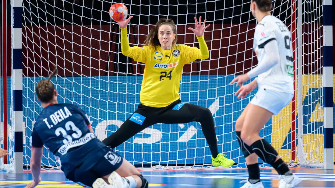 Sah einen kämpferischen, aber fehlerhaften Auftritt der DHB-Frauen: Bundestrainer Markus Gaugisch. - Bild: Marco Wolf/wolf-sportfoto/dpa