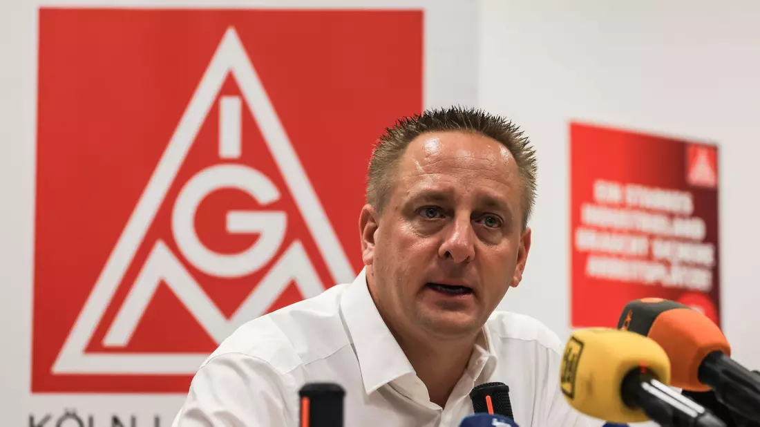 Benjamin Gruschka, Vorsitzender des Gesamtbetriebsrates der Ford Werke, macht vor dem Besuch von Olaf Scholz Druck. (Archivbild) - Bild: Oliver Berg/dpa