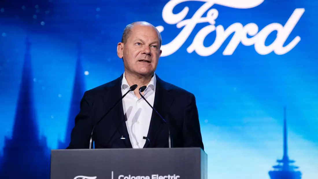 Im Juni 2023 war Scholz schon einmal bei Ford in Köln zu Gast. (Archivbild) - Bild: Marius Becker/dpa