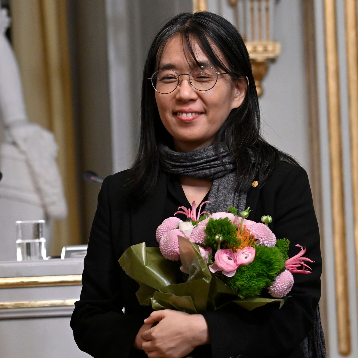Literaturnobelpreisträgerin Han Kang in Stockholm. - Foto: Pontus Lundahl/TT News Agency/AP/dpa