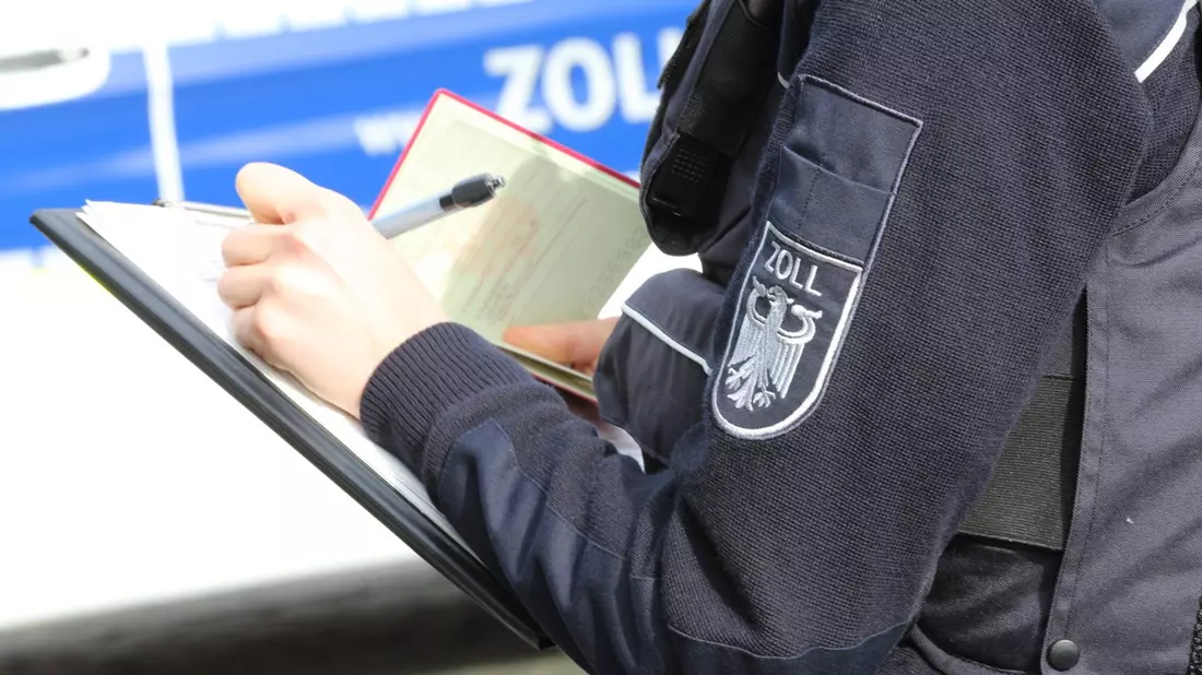 HZA-N: Bundesweite Prüfung der Finanzkontrolle Schwarzarbeit des Zolls am vergangenen Freitag - Bild: Zoll, presseportal.de