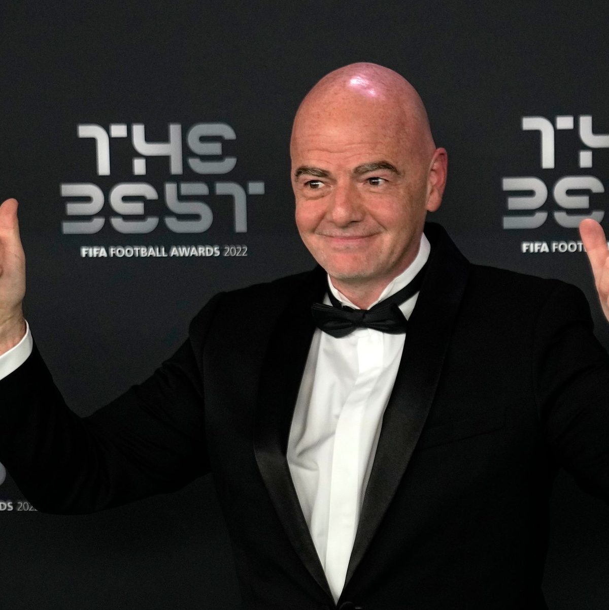 Die Vergabe der Weltmeisterschaften läuft so, wie es sich FIFA-Präsident Gianni Infantino vorstellt. - Foto: Michel Euler/AP/dpa