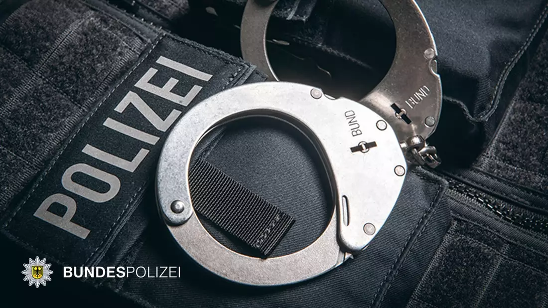 Bundespolizeidirektion München: Mit Weinflasche zugeschlagen / Haftrichtervorführung nach Gewalttat - Bild: presseportal.de