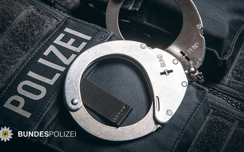 Bundespolizeidirektion München: Mit Weinflasche zugeschlagen / Haftrichtervorführung nach Gewalttat - Foto: presseportal.de