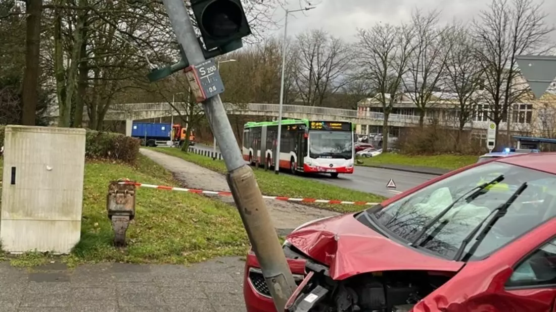 POL-HA: Ampelanlage an Boeler Kreuzung ausgefallen - Fünf Leichtverletzte nach Verkehrsunfall - Bild: presseportal.de