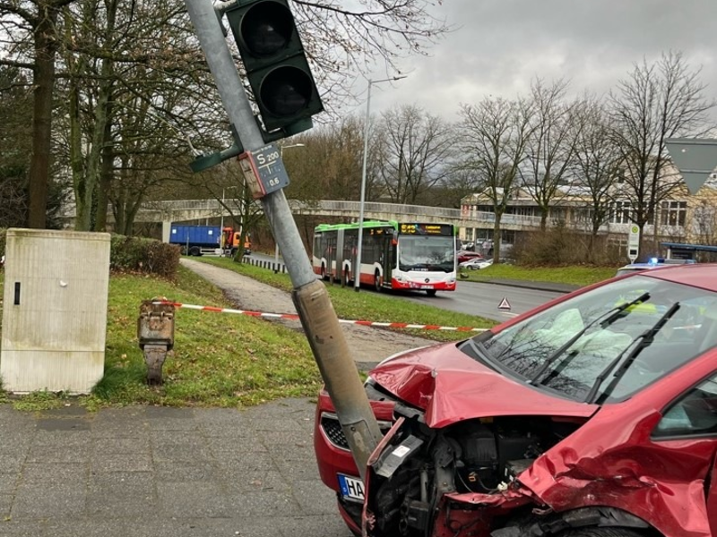 POL-HA: Ampelanlage an Boeler Kreuzung ausgefallen - Fünf Leichtverletzte nach Verkehrsunfall - Foto: presseportal.de