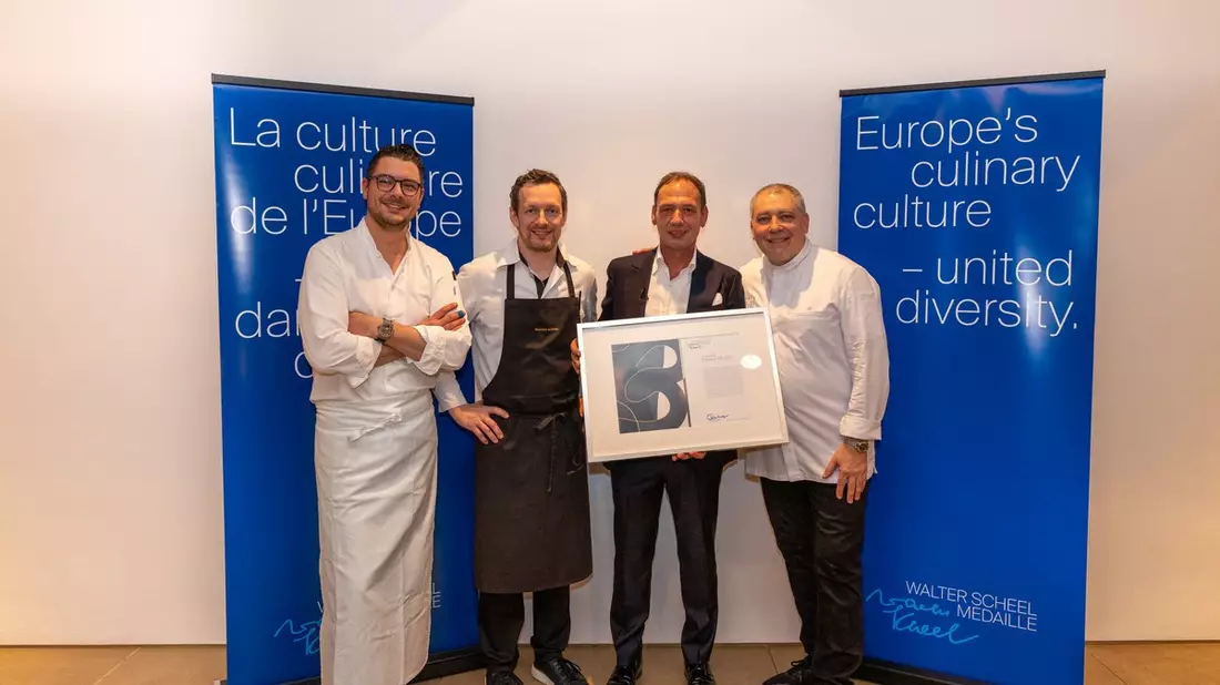 Hochkarätige Auszeichnung für legendären Moselwinzer: Markus Molitor erhält europäische Walter-Scheel-Medaille / 3-Sterne-Köche Bau, Rambichler und Schanz gratulieren kulinarisch - Bild: presseportal.de