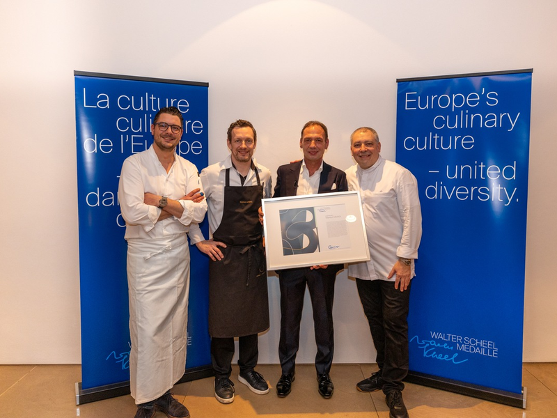 Hochkarätige Auszeichnung für legendären Moselwinzer: Markus Molitor erhält europäische Walter-Scheel-Medaille / 3-Sterne-Köche Bau, Rambichler und Schanz gratulieren kulinarisch - Foto: presseportal.de