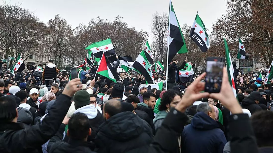 Syrer in Deutschland feiern den Sturz von Assad in Syrien am 08.12.2024 - Bild: über dts Nachrichtenagentur