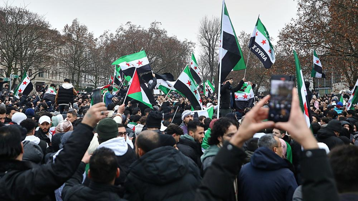 Syrer in Deutschland feiern den Sturz von Assad in Syrien am 08.12.2024 - Foto: über dts Nachrichtenagentur