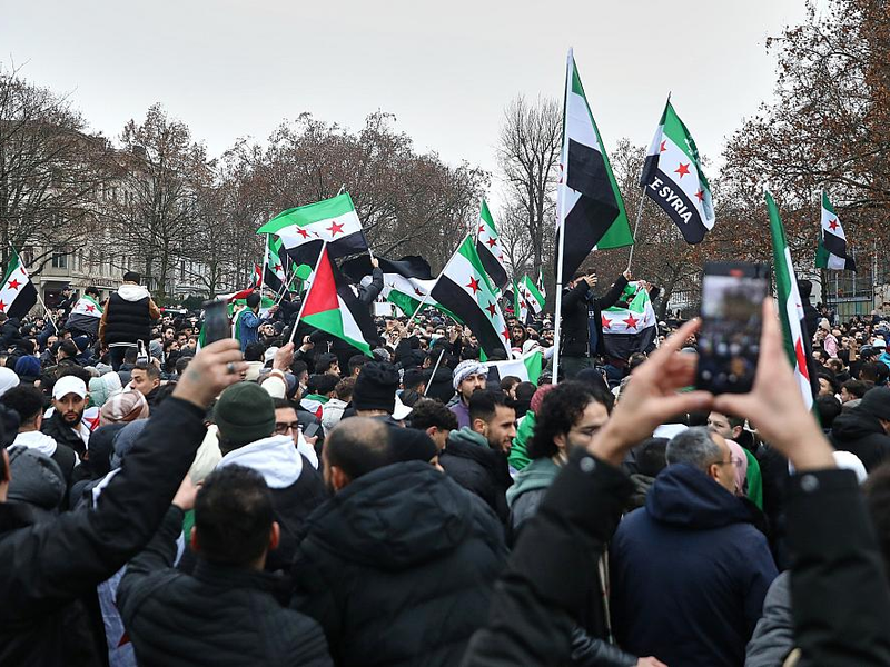Syrer in Deutschland feiern den Sturz von Assad in Syrien am 08.12.2024 - Foto: über dts Nachrichtenagentur