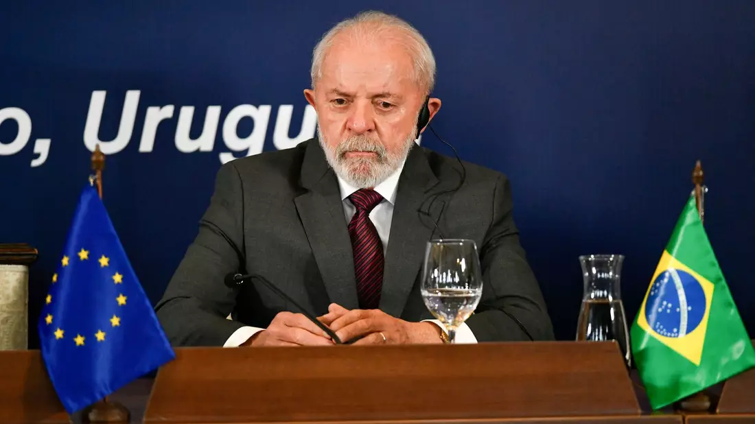 Brasiliens Präsident liegt nach einer Hirnblutung im Krankenhaus. (Archivbild) - Bild: Santiago Mazzarovich/dpa