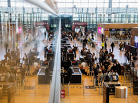 Luftfahrtverbände erwarten höhere Preise für Flugtickets (Archivbild). - Foto: Christoph Soeder/dpa