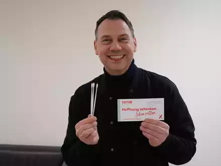 Im DKMS Talk: Sebastian Fitzek - Bestsellerautor ruft zur Registrierung als Stammzellspender auf - Foto: presseportal.de