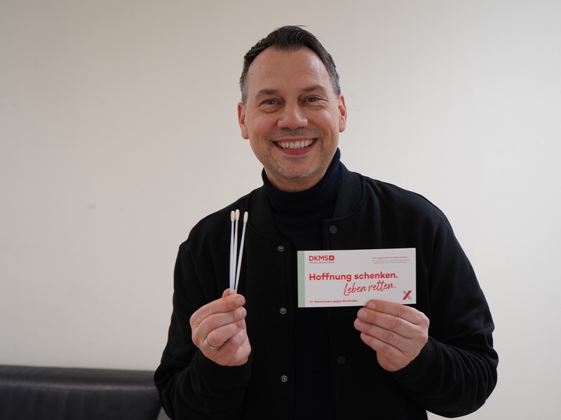 Im DKMS Talk: Sebastian Fitzek - Bestsellerautor ruft zur Registrierung als Stammzellspender auf - Foto: presseportal.de