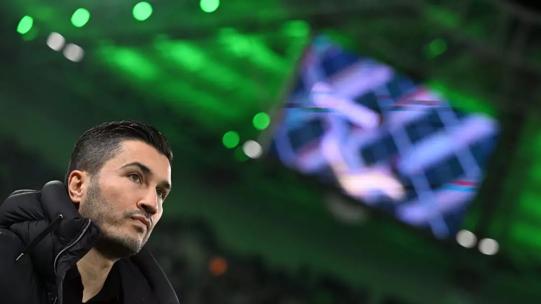 Muss sich gegen Barcelona bei seiner Aufstellung wieder etwas einfallen lassen: BVB-Trainer Nuri Sahin. - Bild: Federico Gambarini/dpa