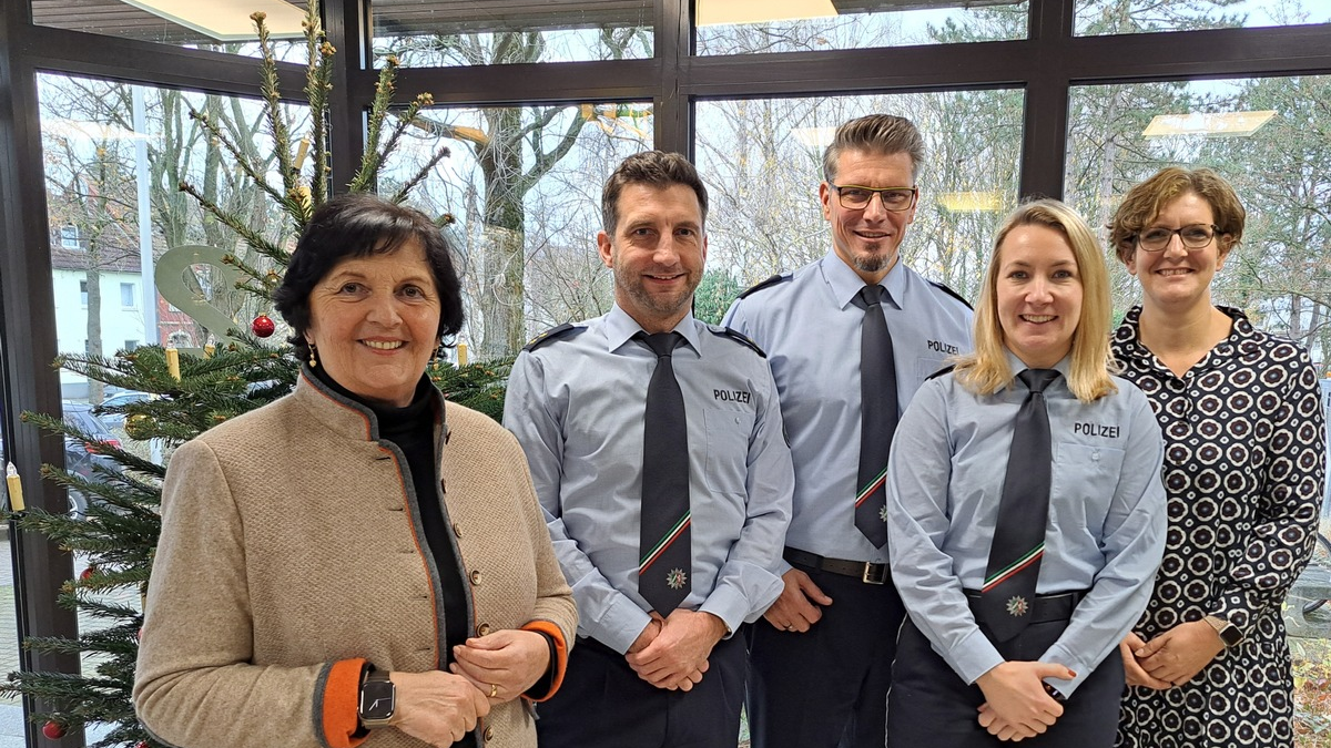 POL-SO: Landrätin Eva Irrgang begrüßt neues Führungstrio der Polizei - Foto: presseportal.de