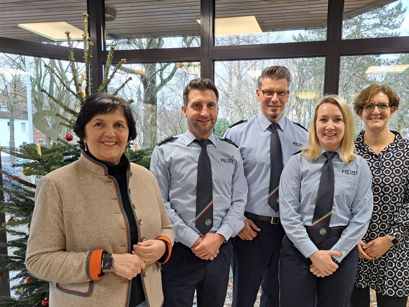 POL-SO: Landrätin Eva Irrgang begrüßt neues Führungstrio der Polizei - Foto: presseportal.de