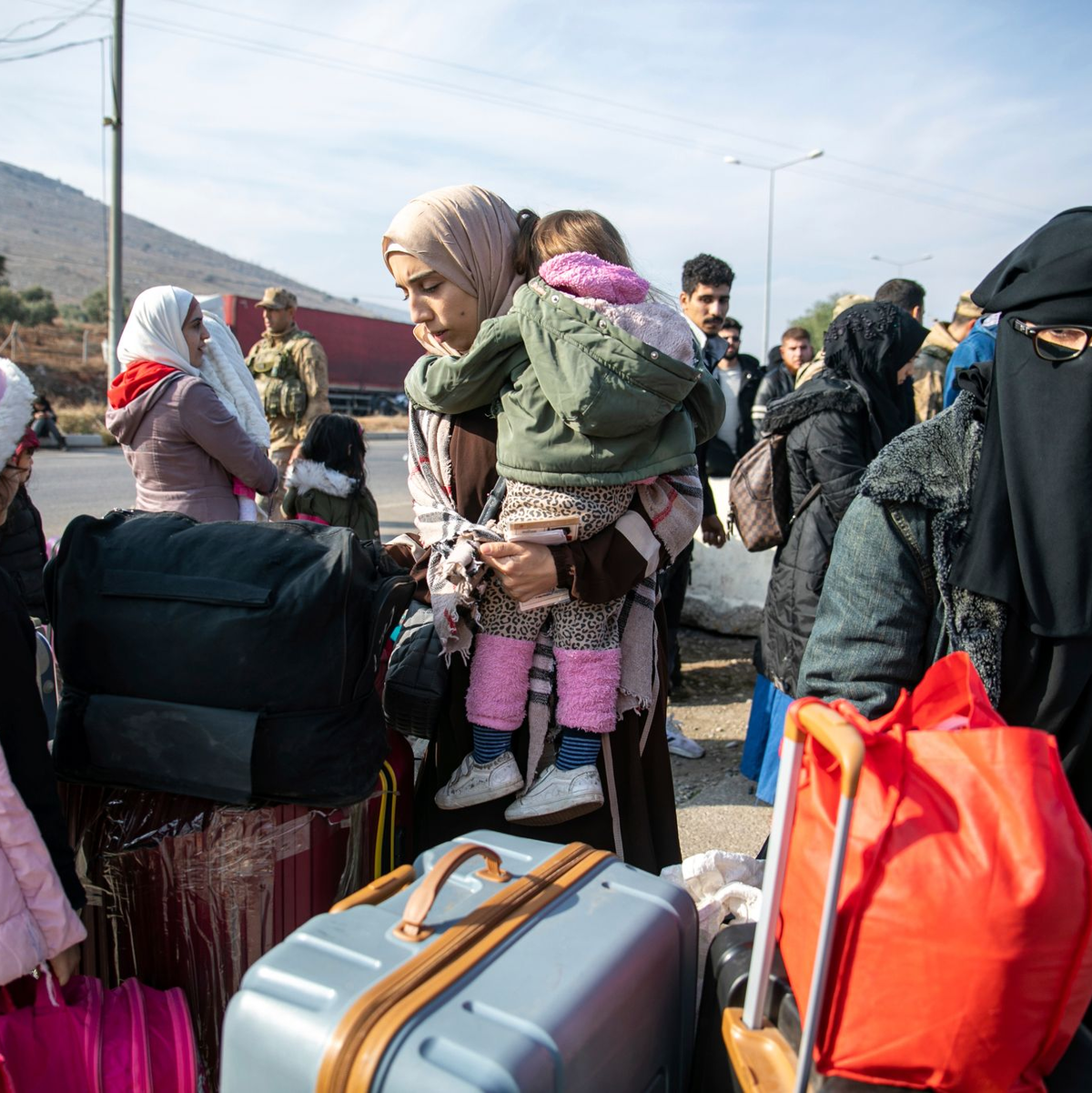 Einige Flüchtlinge kehren aus der Türkei in ihr Heimatland Syrien zurück. Andere warten wegen der noch instabilen Lage lieber ab. - Foto: Metin Yoksu/AP/dpa