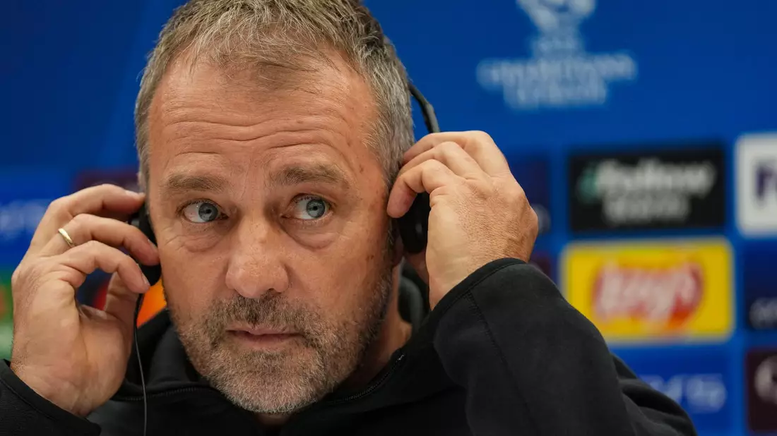 Ex-Bundestrainer Hansi Flick bestreitet sein erstes Spiel als Barcelona-Coach in Deutschland. - Bild: Darko Vojinovic/AP/dpa