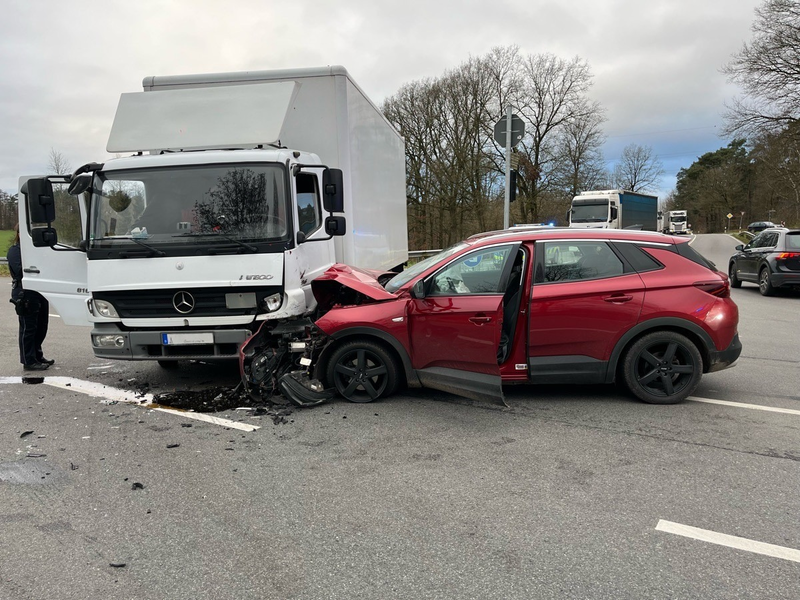 POL-BOR: Bahnhof-Reken - Abschlussmeldung: Sperrung nach Verkehrsunfall - Foto: presseportal.de