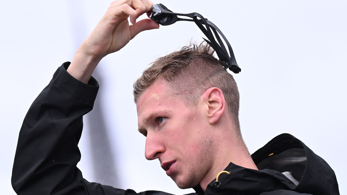 Kann als Zuschauer Kurzbahn-Weltmeister werden: Top-Schwimmer Florian Wellbrock. - Foto: Marijan Murat/dpa