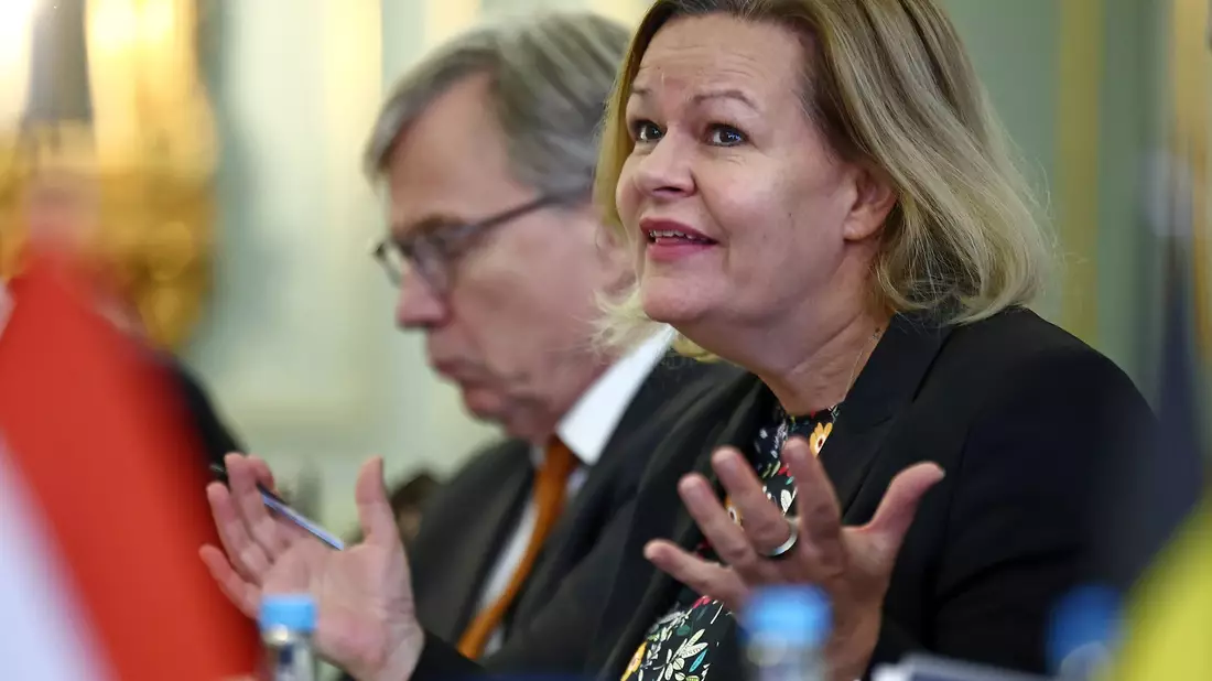  Ob und wann eine Rückkehr von Syrern sicher ist, wird sich aus Sicht von Bundesinnenministerin Nancy Faeser erst noch zeigen.  - Bild: Henry Nicholls/PA Wire/dpa