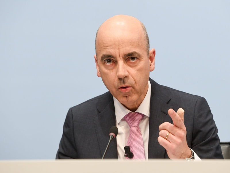 Hier noch in seinem alten Amt als BMW Finanzvorstand: Nicolas Peter soll künftig den Aufsichtsrat des Konzerns führen.  - Foto: Tobias Hase/dpa