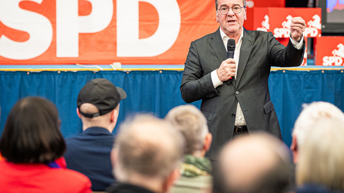 Verteidigungsminister Pistorius warnt vor einem Diktatfrieden in der Ukraine. - Foto: Moritz Frankenberg/dpa