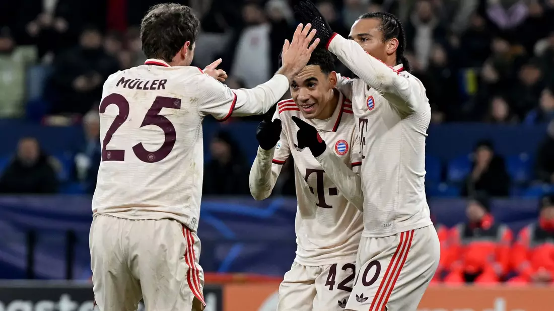 Den Bayern gelang auf Schalke der dritte Königsklassen-Sieg in Serie - Bild: David Inderlied/dpa