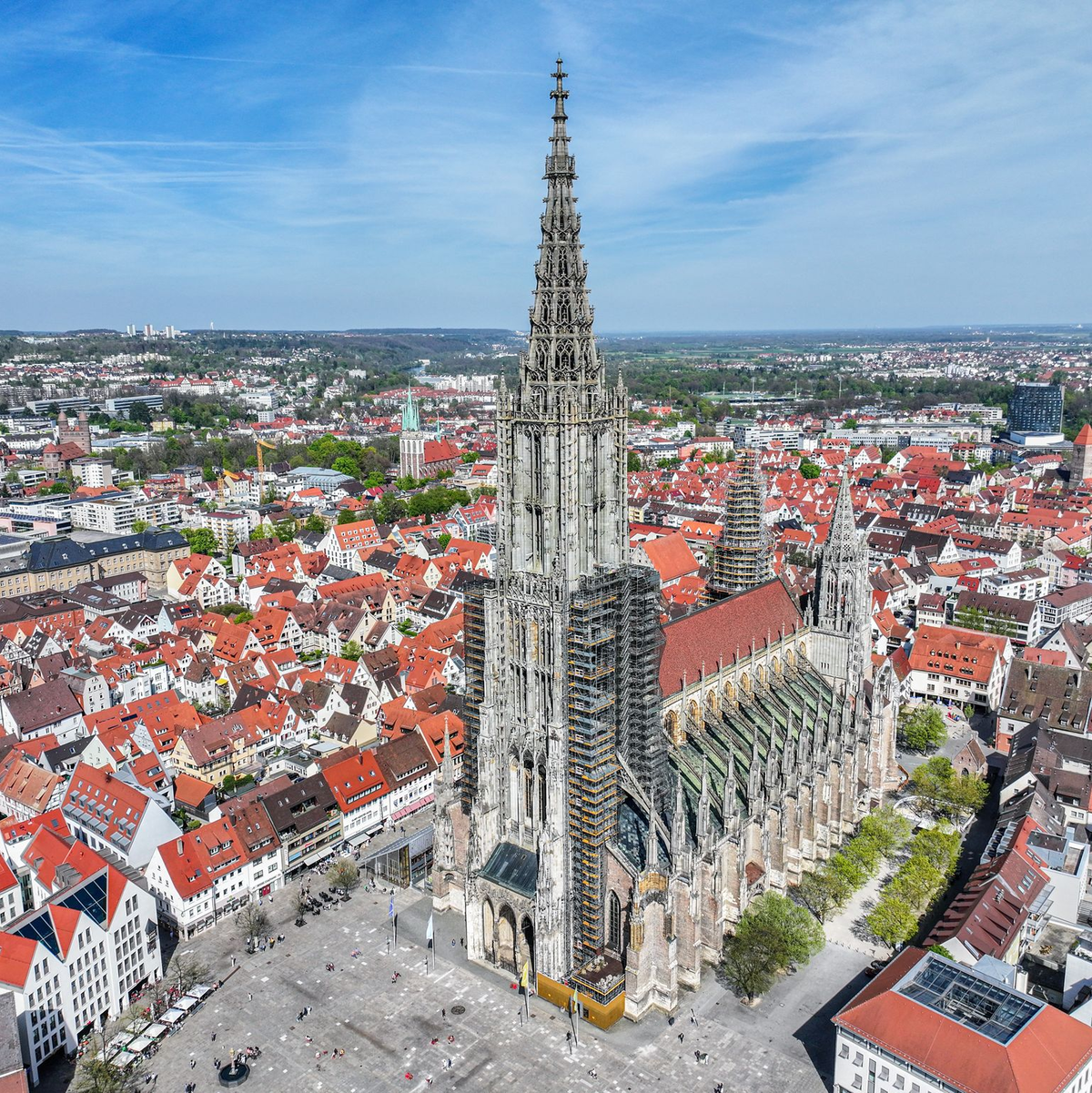 Ulm hat nicht mehr den höchsten Kirchturm der Welt. (Archivbild)  - Foto: Jason Tschepljakow/dpa