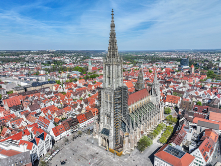 Bye bye Titel: Bald hat Ulm nicht mehr den höchsten Kirchturm der Welt. (Archivbild)  - Foto: Jason Tschepljakow/dpa