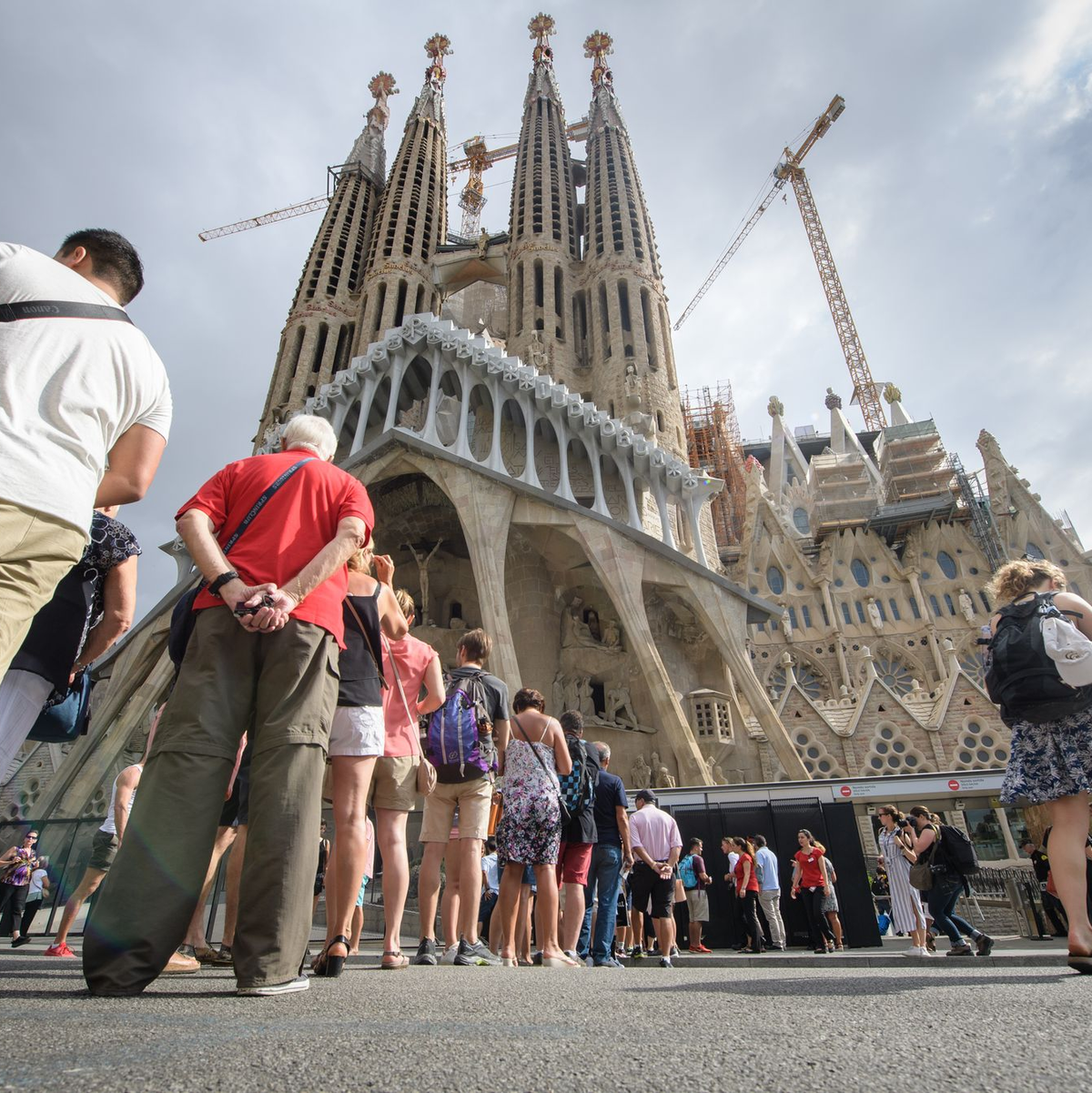 Barcelona lockt bald auch mit dem höchsten Kirchturm der Welt. (Archivbild) - Foto: Matthias Balk/dpa/dpa-tmn
