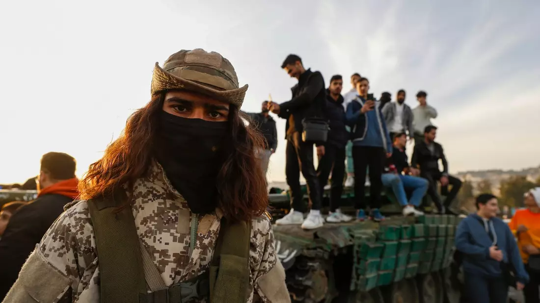Syrien steht nach Aussagen des Anführers der Rebellengruppe Haiat Tahrir al-Scham (HTS) kein weiterer Krieg bevor. - Bild: Omar Sanadiki/AP